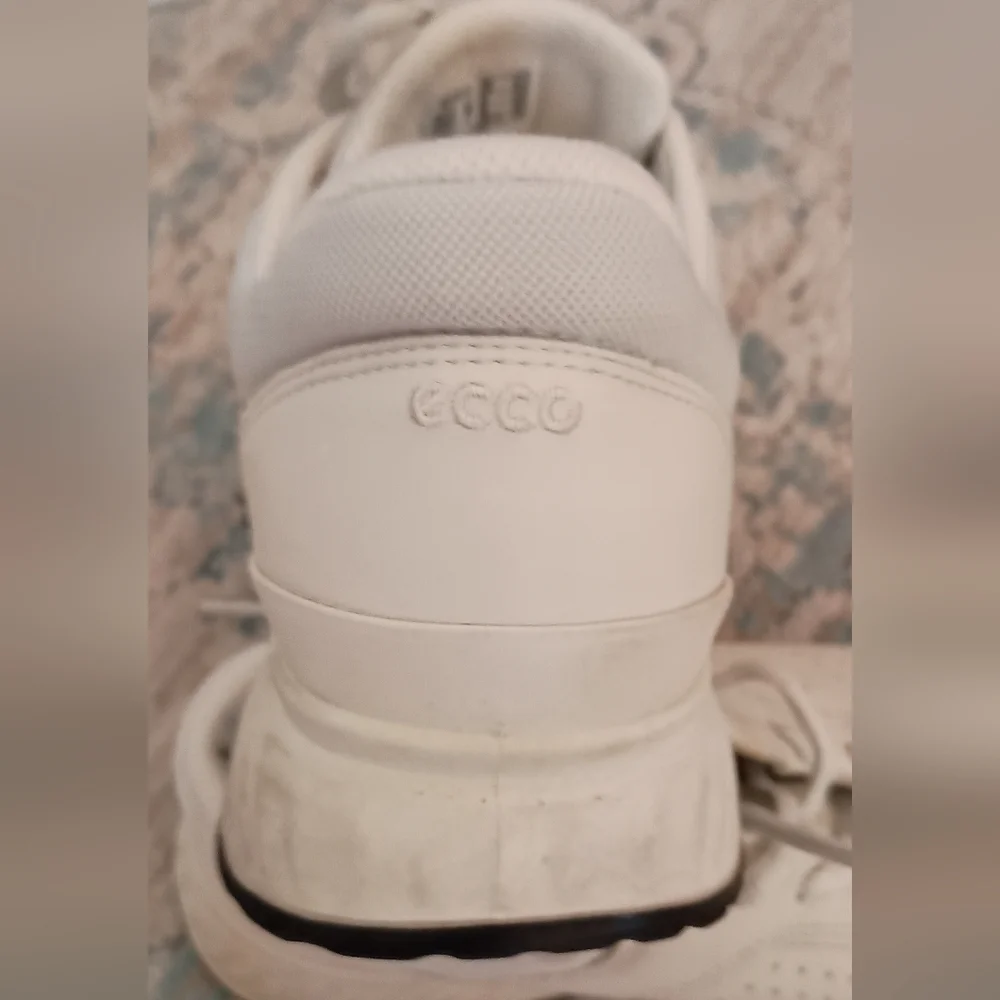 ECCO ExosStride Offwhite leather Athletic Shoes Women's Size 39